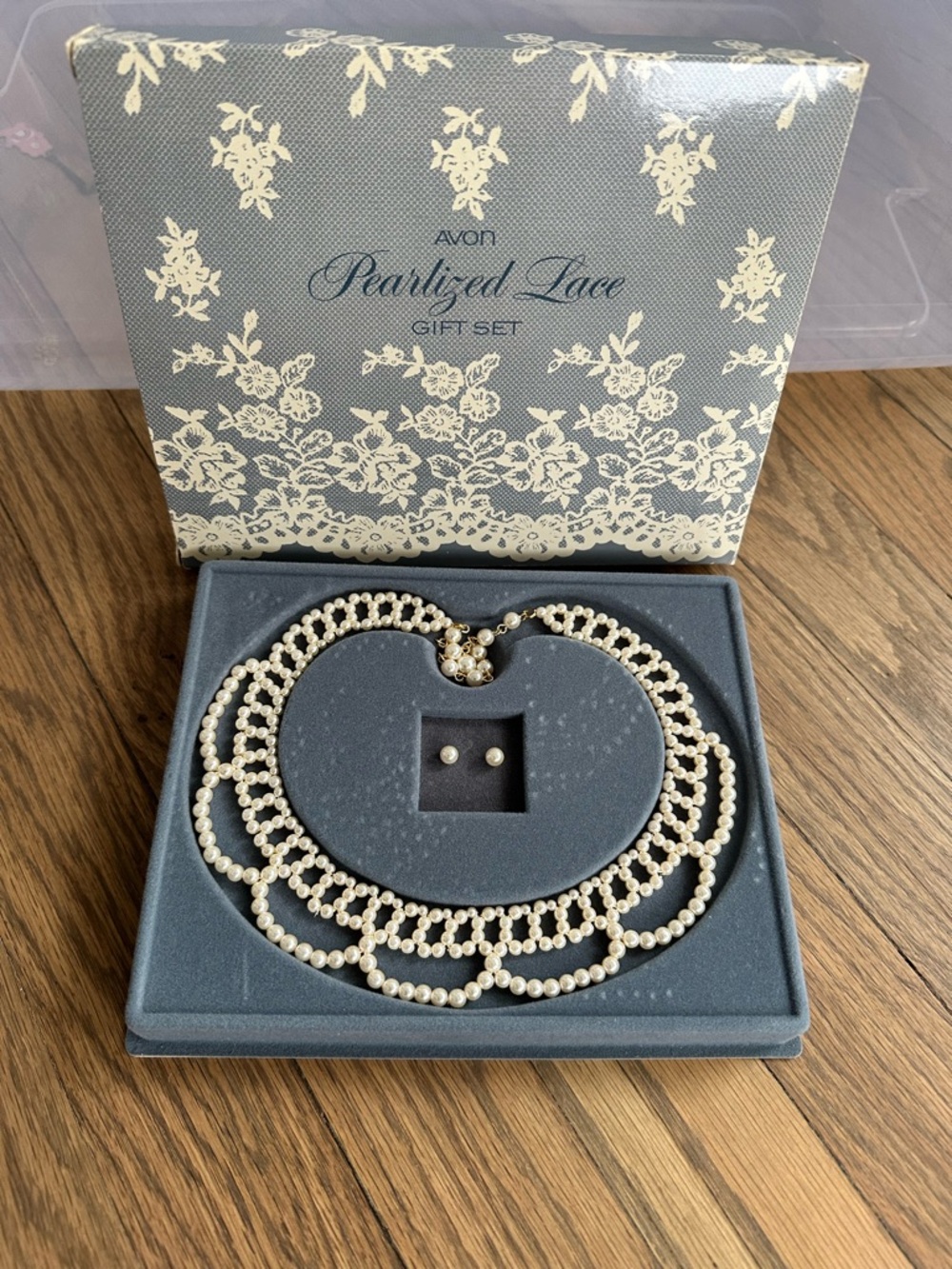 Avon Pearlized Lace Necklace & Stud Earrings - Cream
